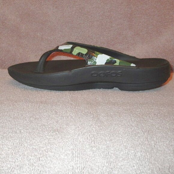 Oofos Oolala Women's Recovery Sandals Size 8 Foam Flip Flop Comfort Jungle Camo - Picture 4 of 10